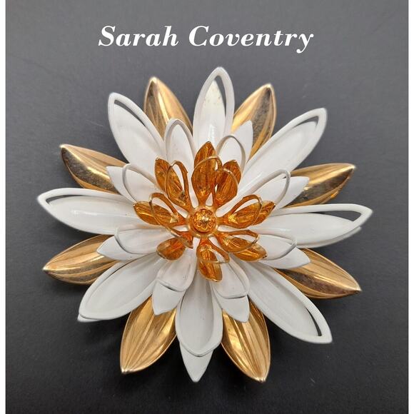 Vintage 1966 Sarah Coventry Water Lily Brooch White Enamel Gold Tone - Picture 1 of 10